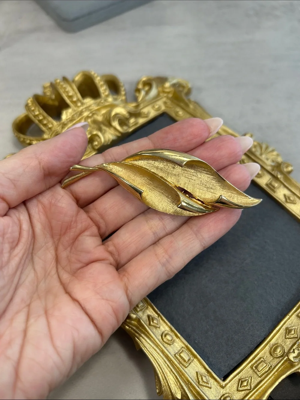 Elegant Gold Leaf Brooch - Women's Jewelry Brooch
